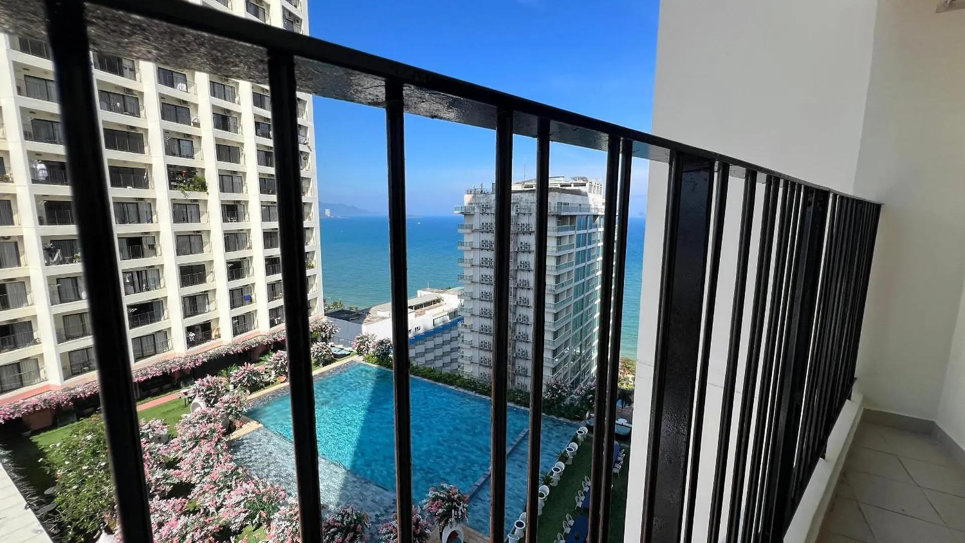 Sunrise Apartment Nha Trang 0*,  Vietnam